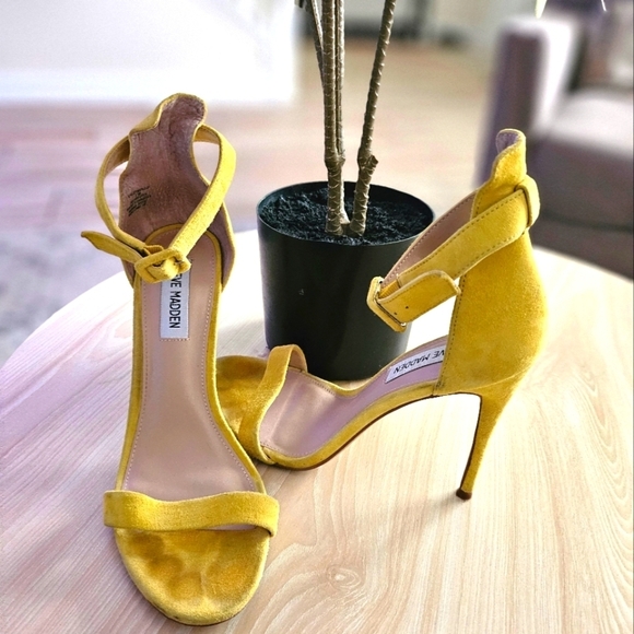 Steve Madden Yellow Suede Marley  Women's Heels Size 8.5. - Picture 1 of 13